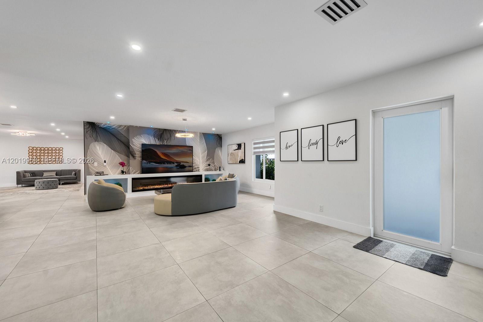 600 NE 4th St Pompano Beach, FL 33060