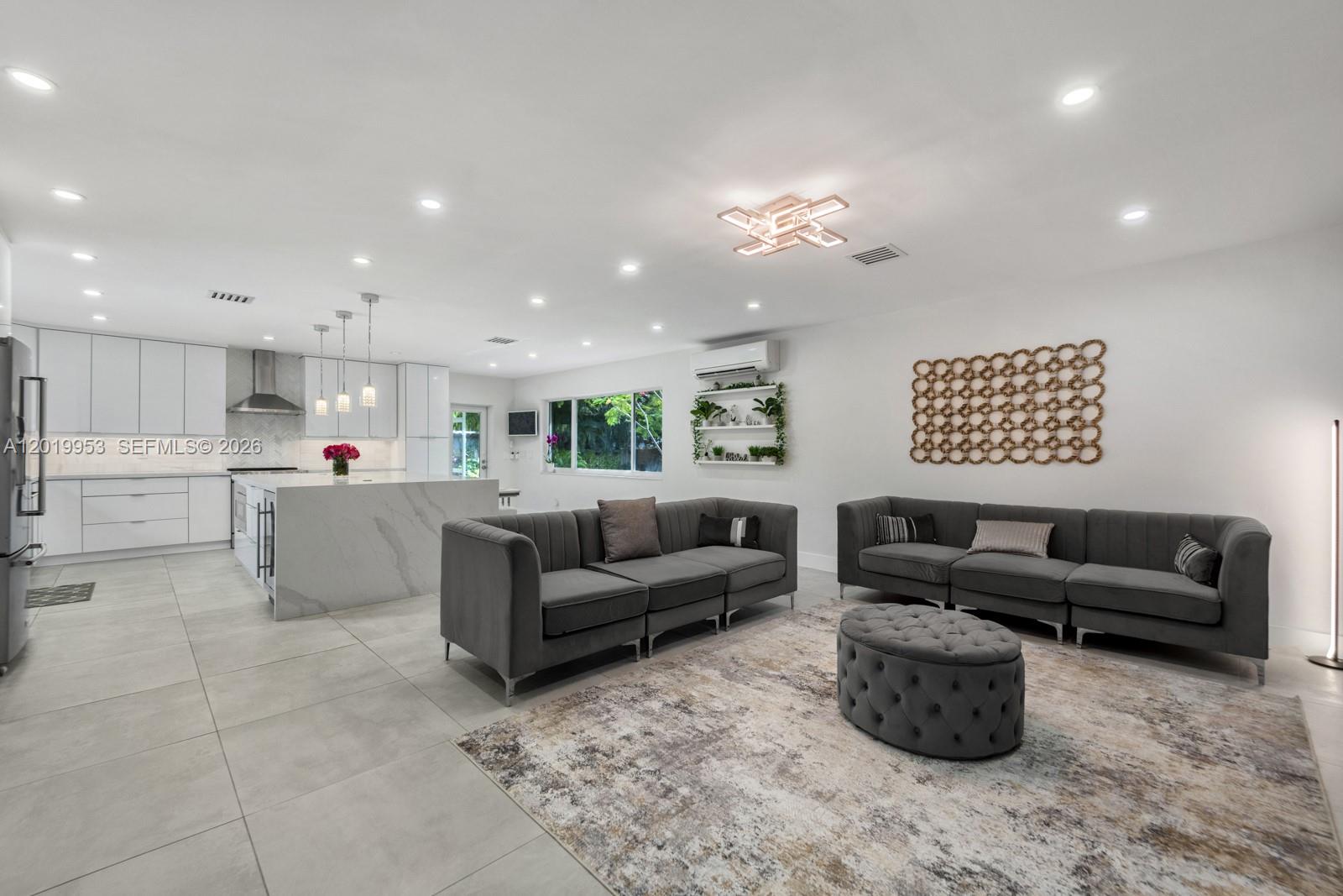 600 NE 4th St Pompano Beach, FL 33060
