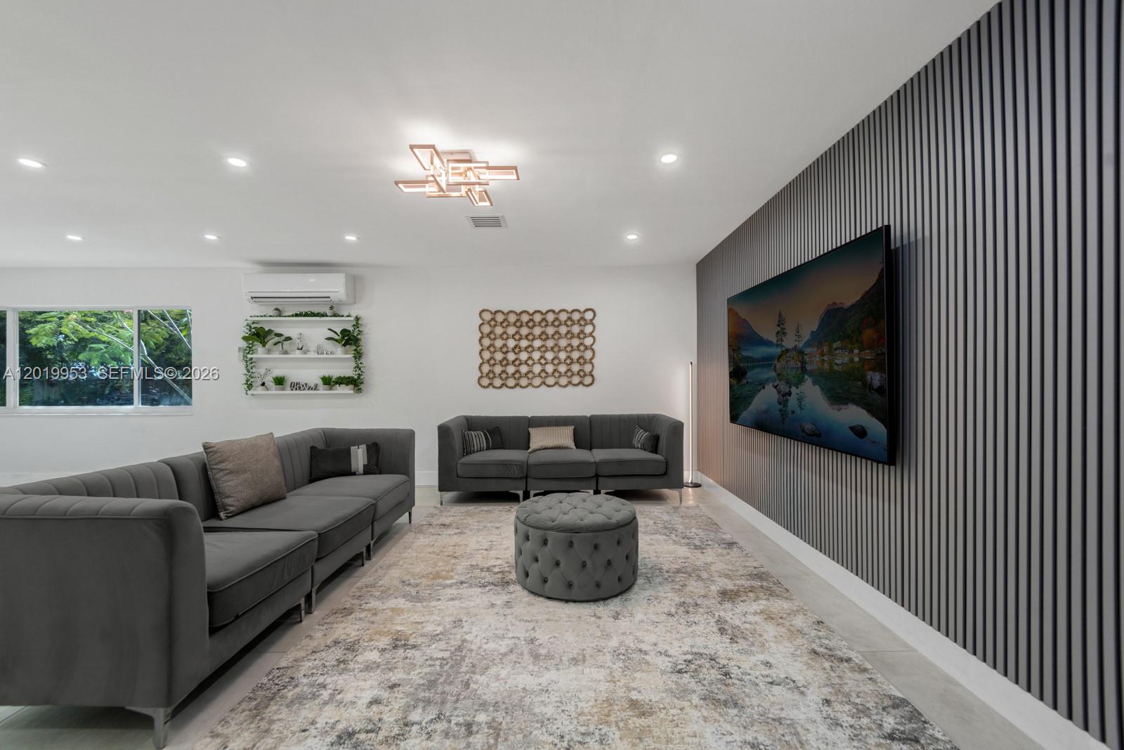 600 NE 4th St Pompano Beach, FL 33060