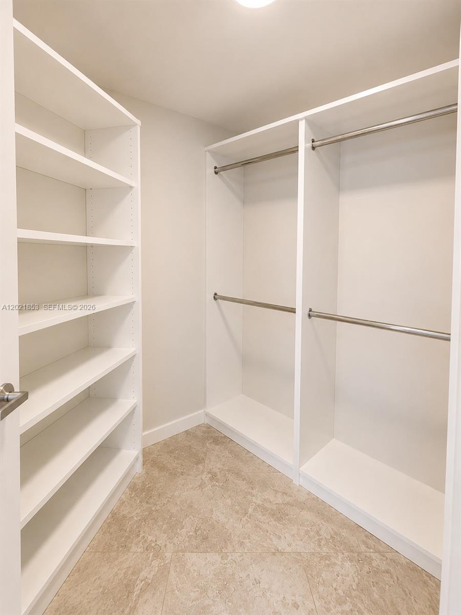 image 500 Brickell West12