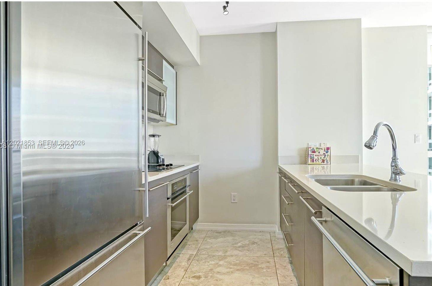 image 500 Brickell West3