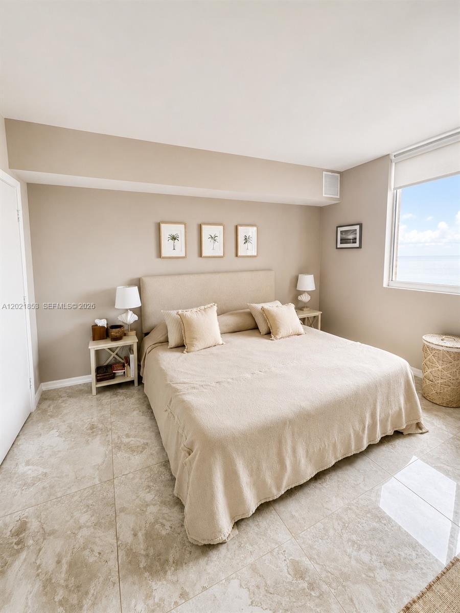 image 500 Brickell West4