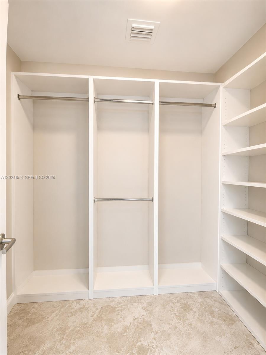 image 500 Brickell West5