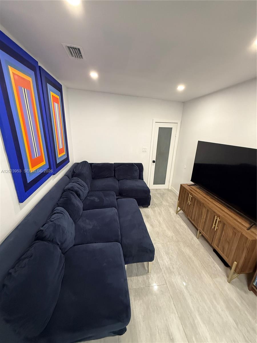 3280 SW 16th Ter Miami, FL 33145