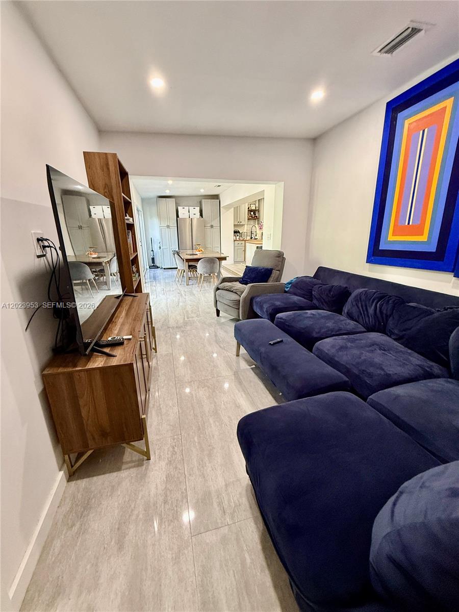 3280 SW 16th Ter Miami, FL 33145