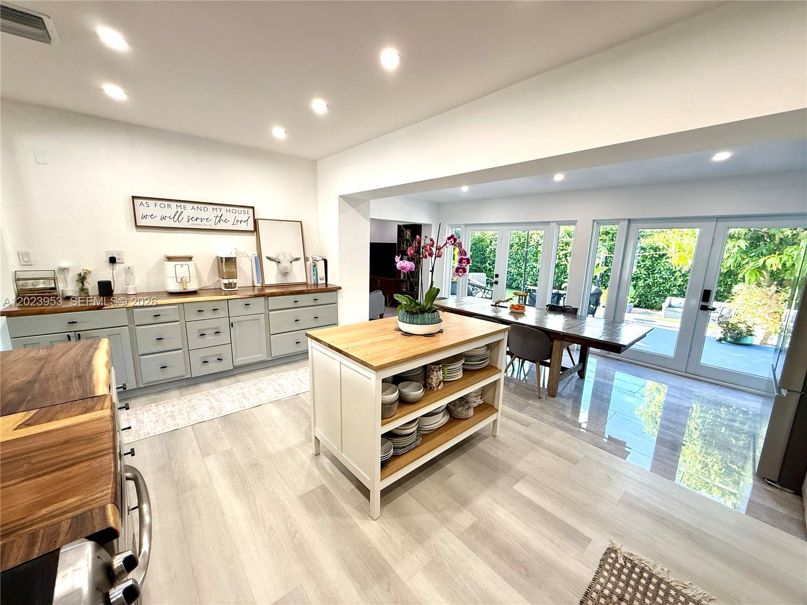 3280 SW 16th Ter Miami, FL 33145
