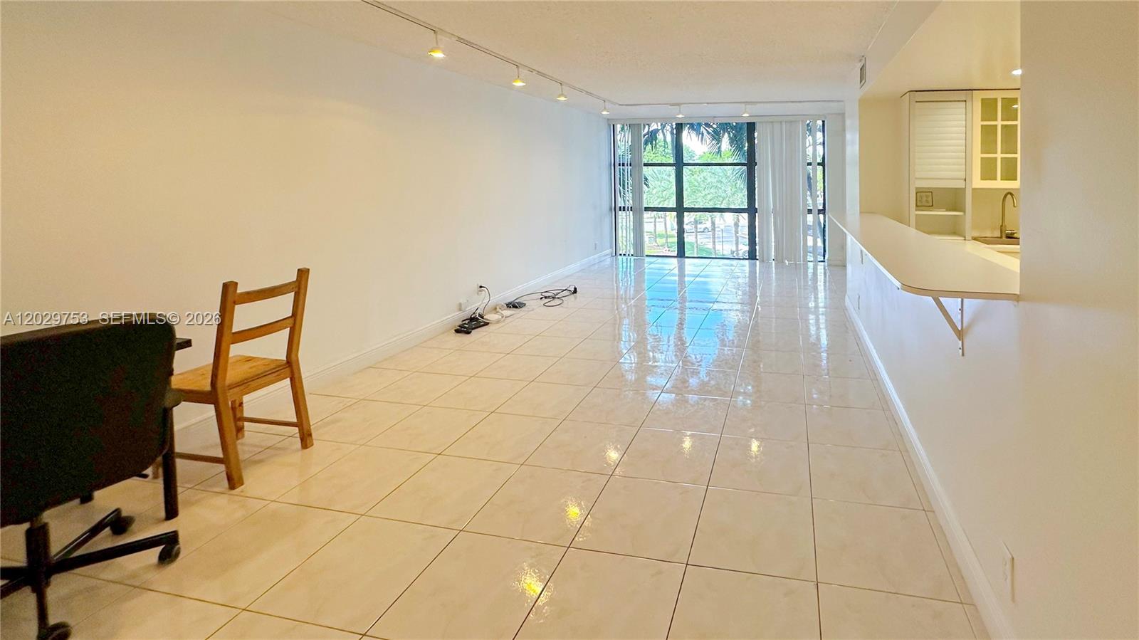 800 Parkview Dr #323 Hallandale Beach, FL 33009