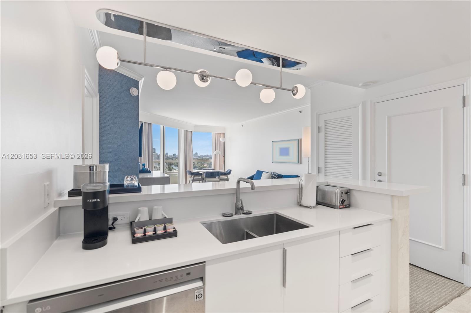 4401 Collins Ave #1206 Miami Beach, FL 33140