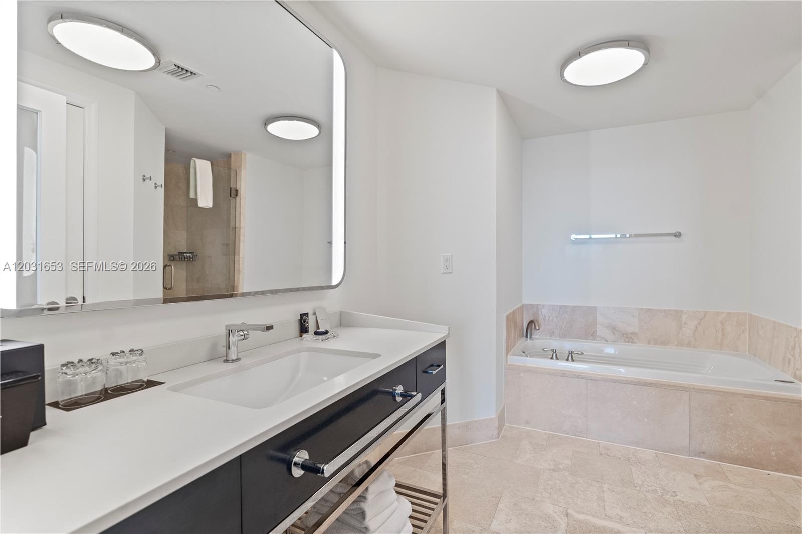 4401 Collins Ave #1206 Miami Beach, FL 33140