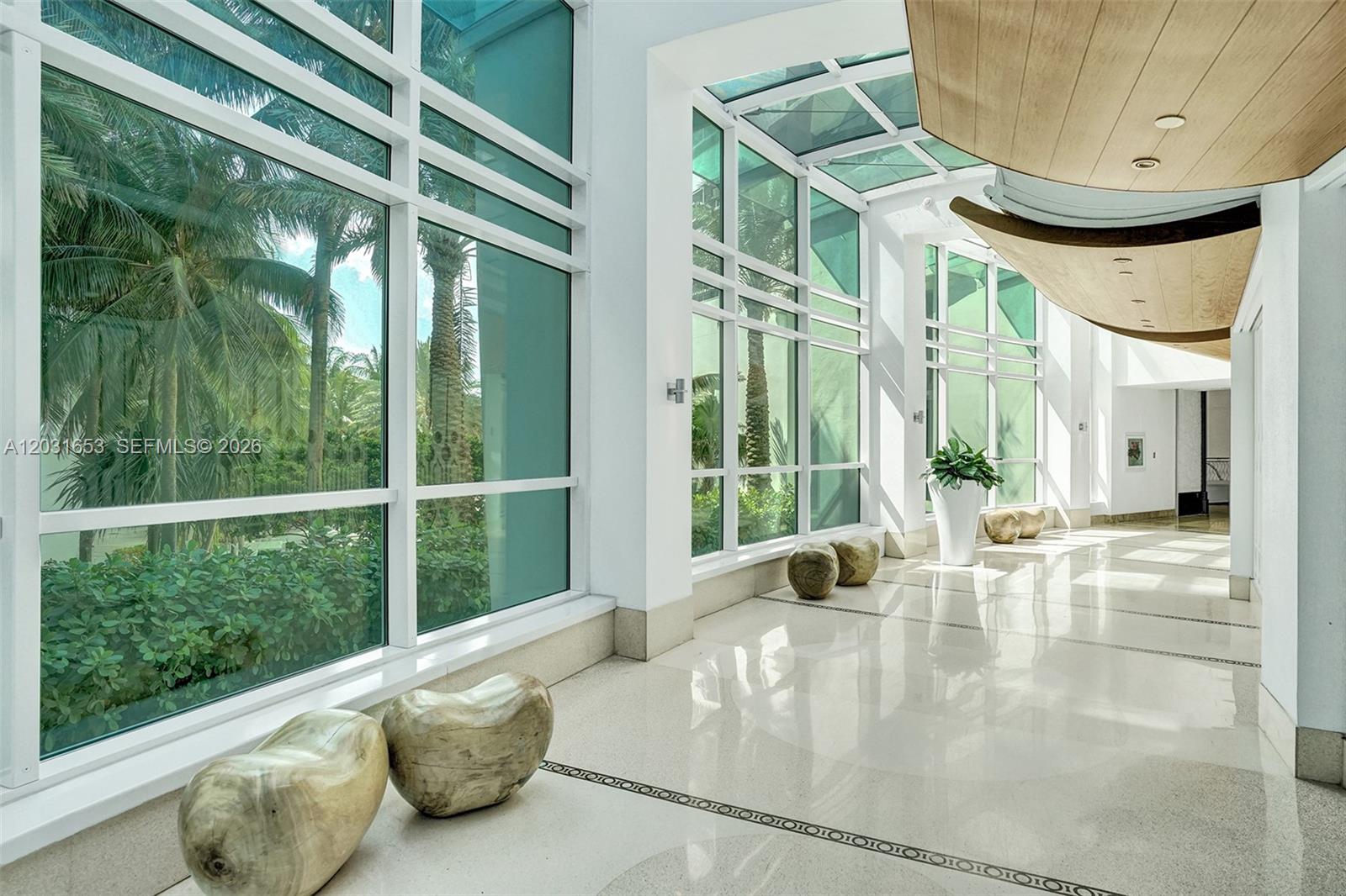 4401 Collins Ave #1206 Miami Beach, FL 33140