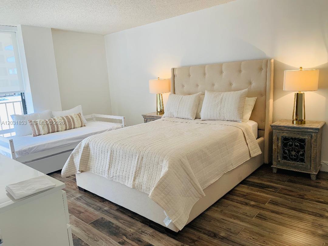 2625 Collins #502