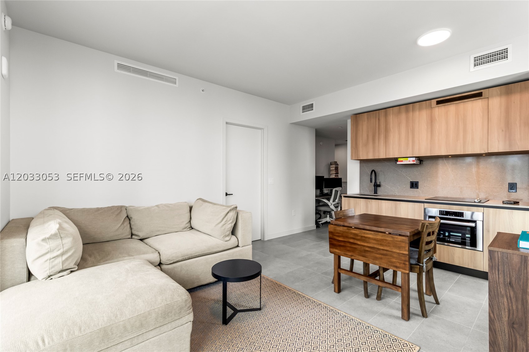 121 NE 5th St #2401 Miami, FL 33132