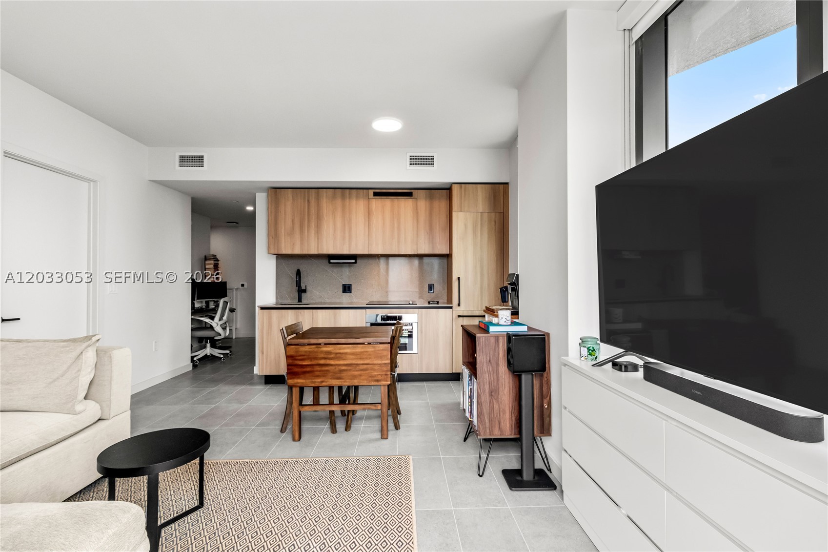 121 NE 5th St #2401 Miami, FL 33132