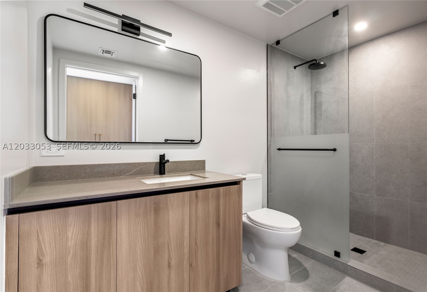 121 NE 5th St #2401 Miami, FL 33132