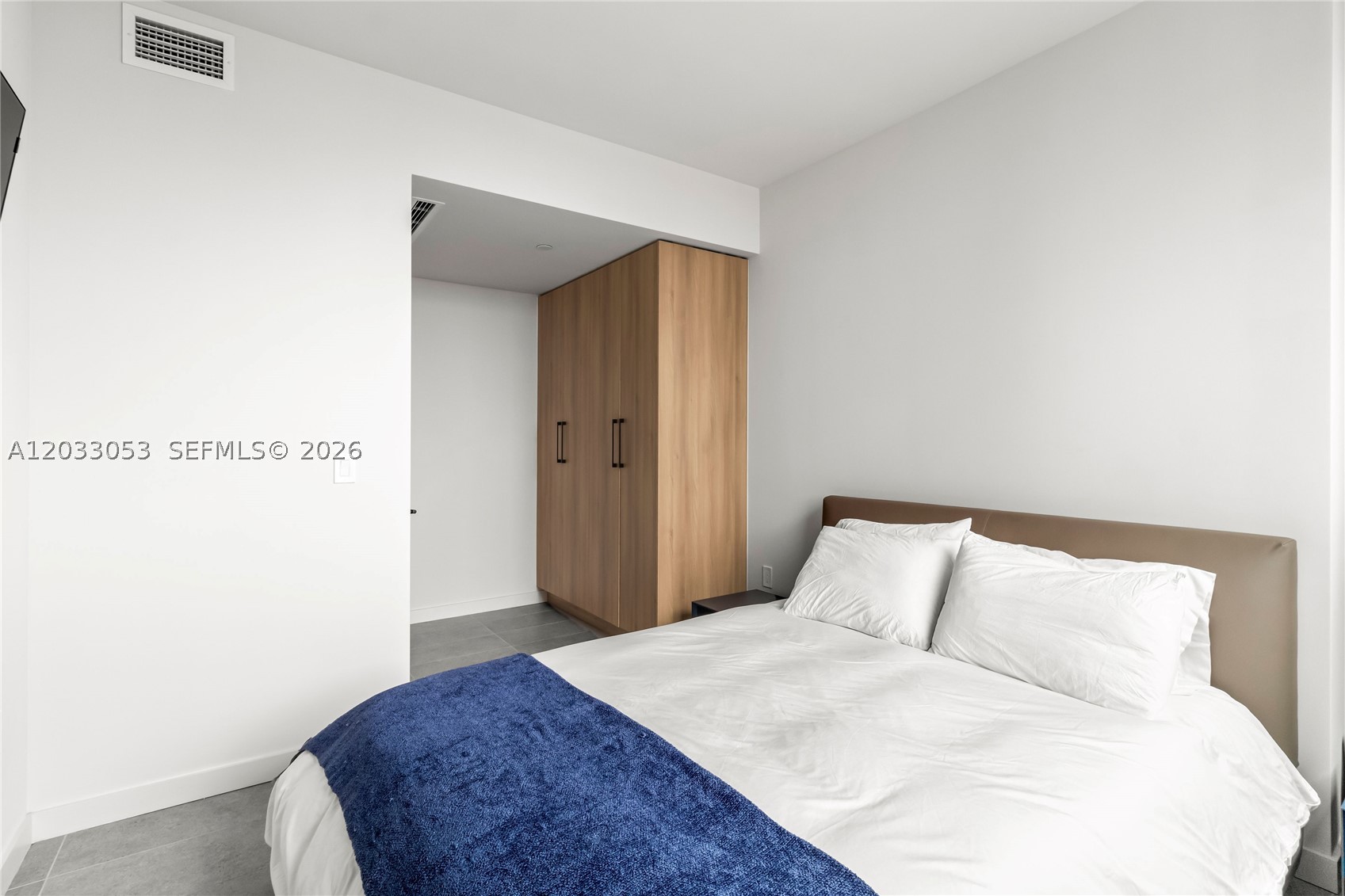 121 NE 5th St #2401 Miami, FL 33132