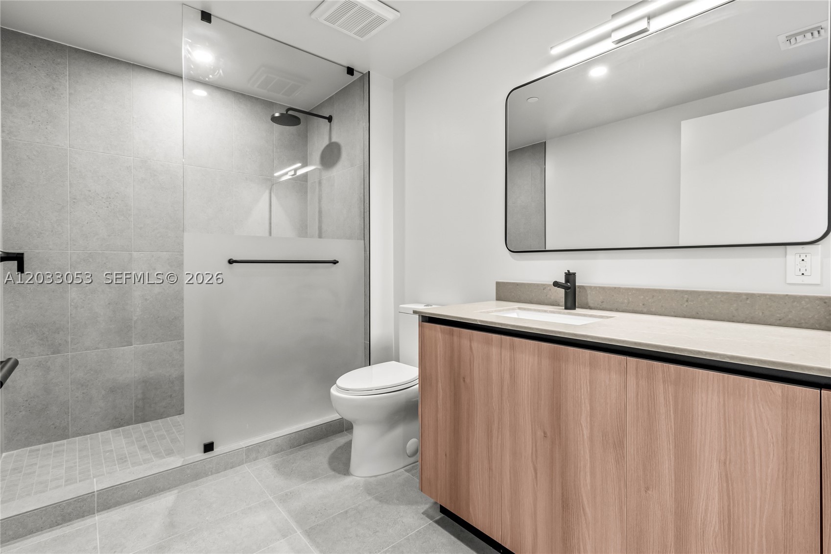 121 NE 5th St #2401 Miami, FL 33132