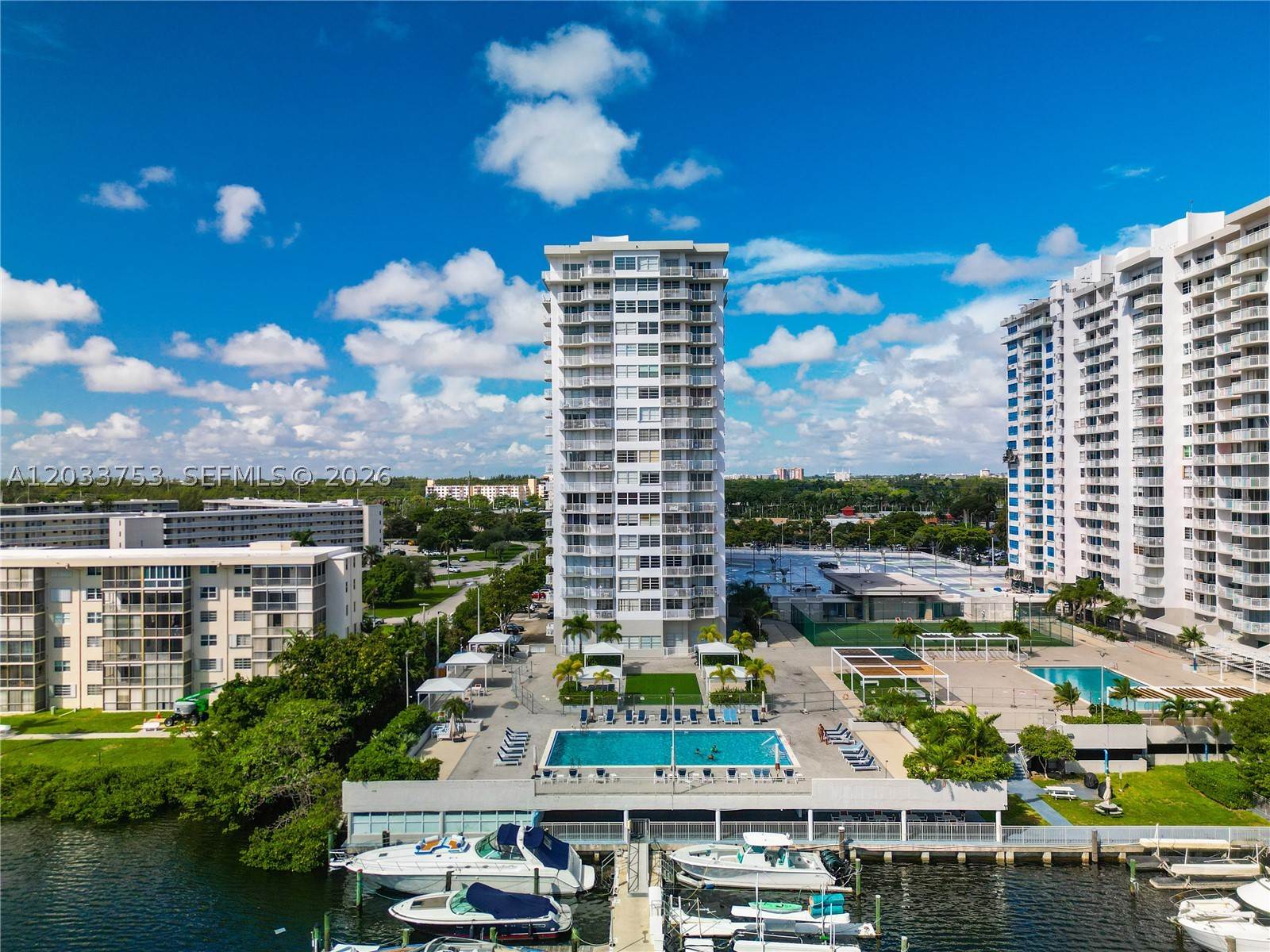 18011 Biscayne Blvd #902