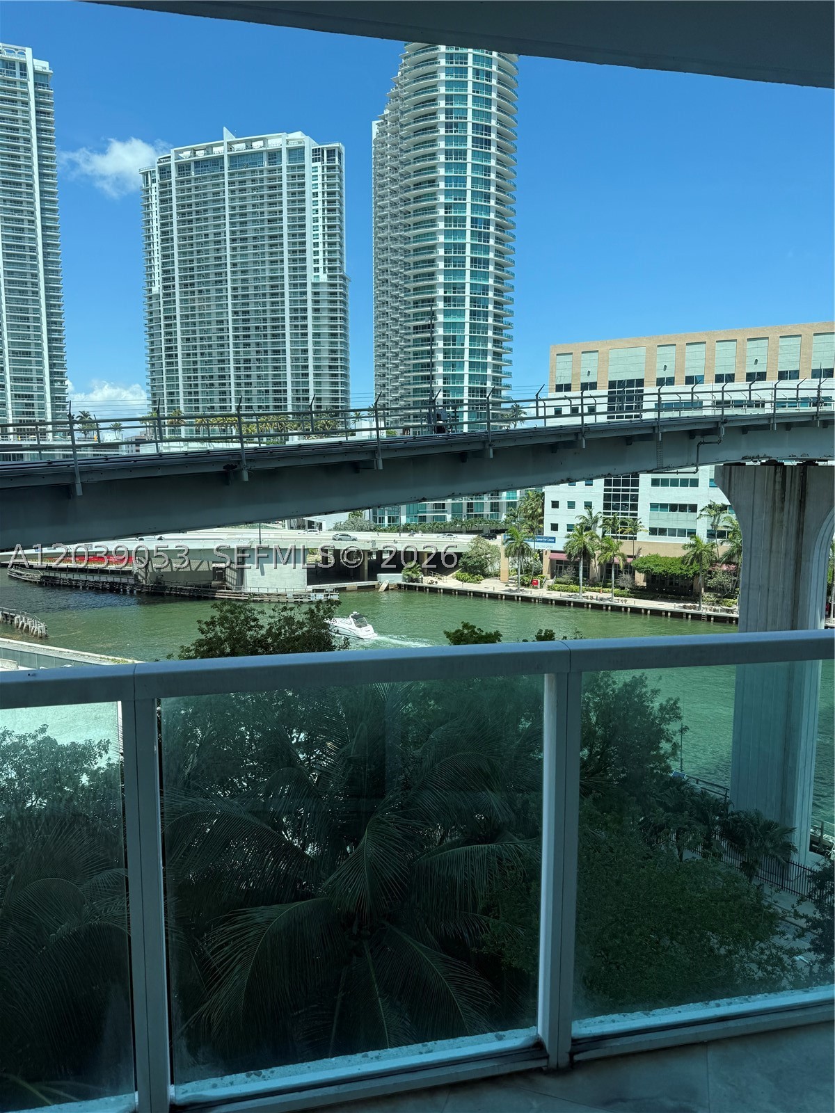 image Brickell on the River North12