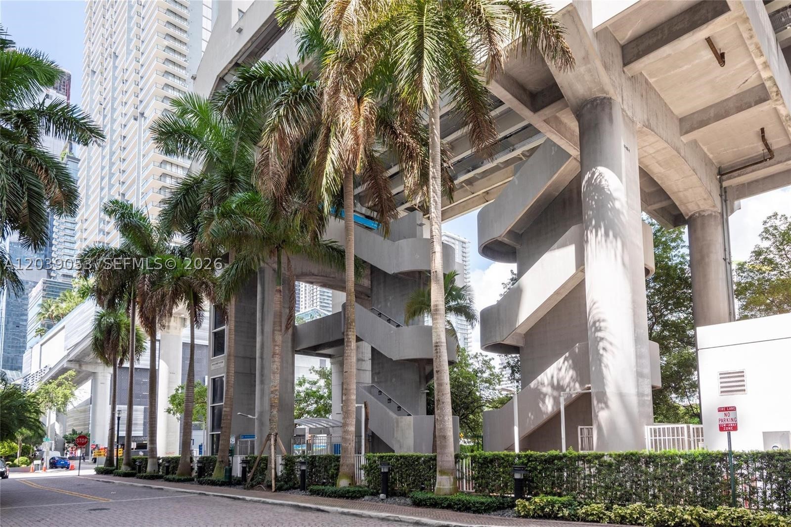 image Brickell on the River North8