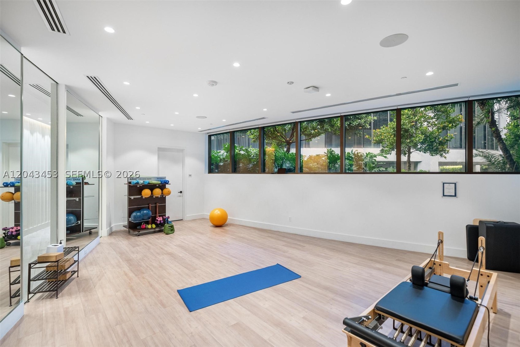 image Park Grove Club Residences13
