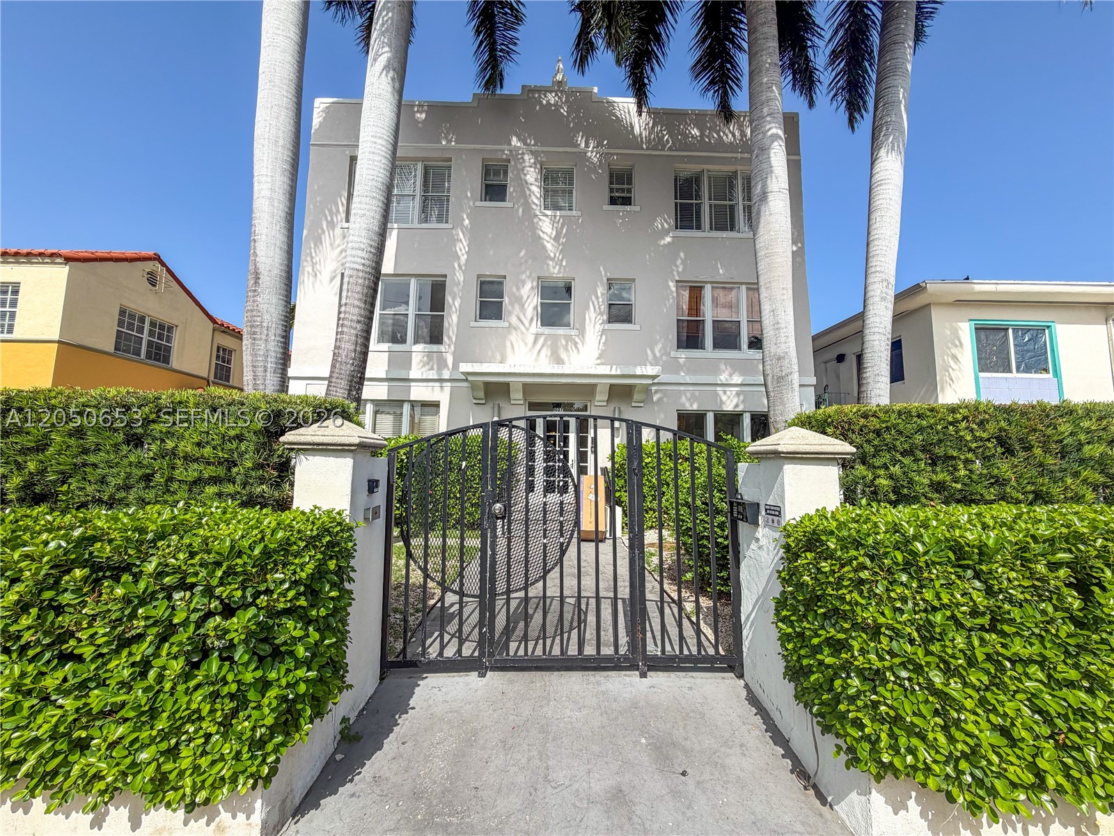 1027 Pennsylvania Ave #303