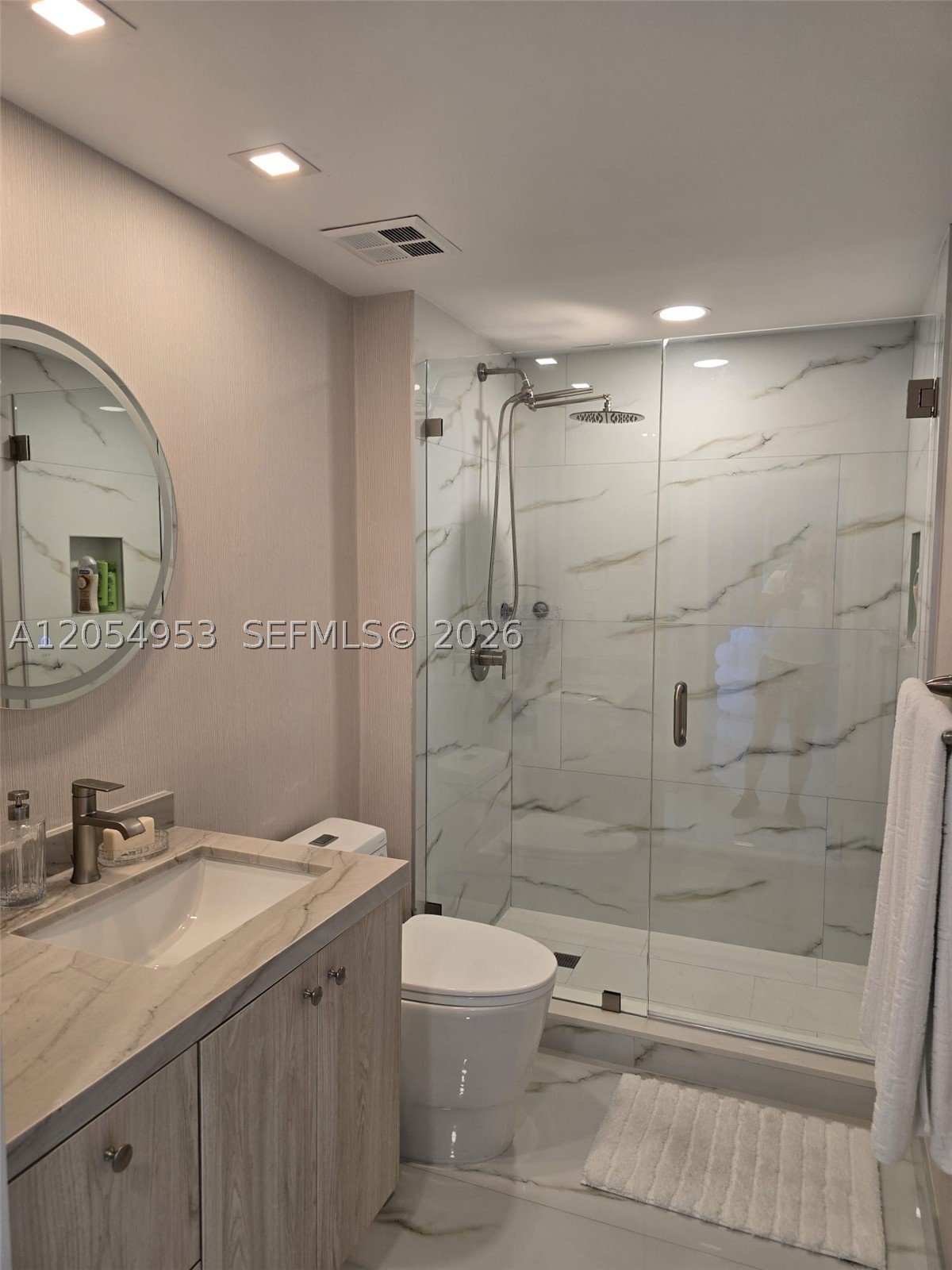 335 S Biscayne Blvd #907 Miami, FL 33131