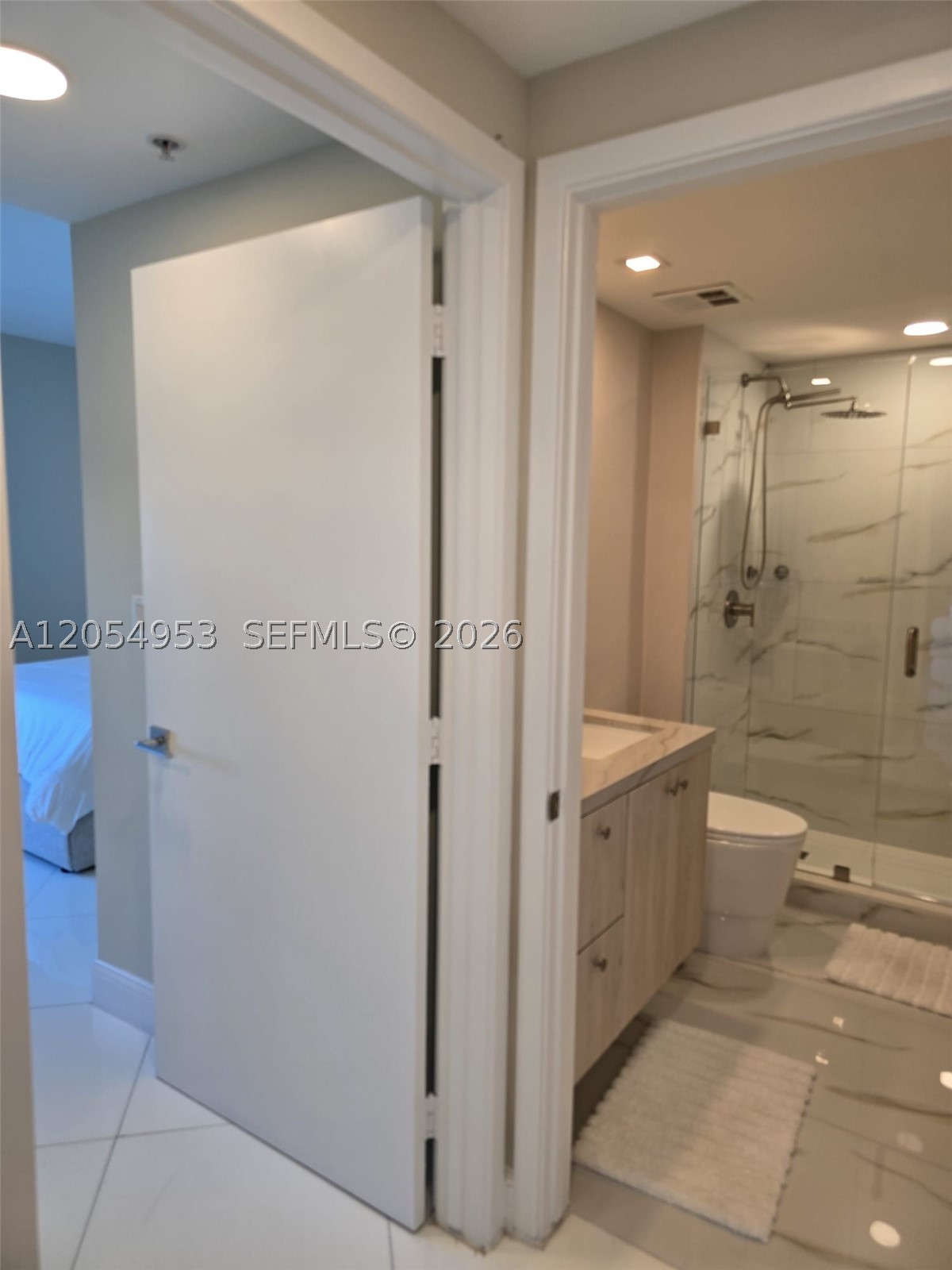 335 S Biscayne Blvd #907 Miami, FL 33131
