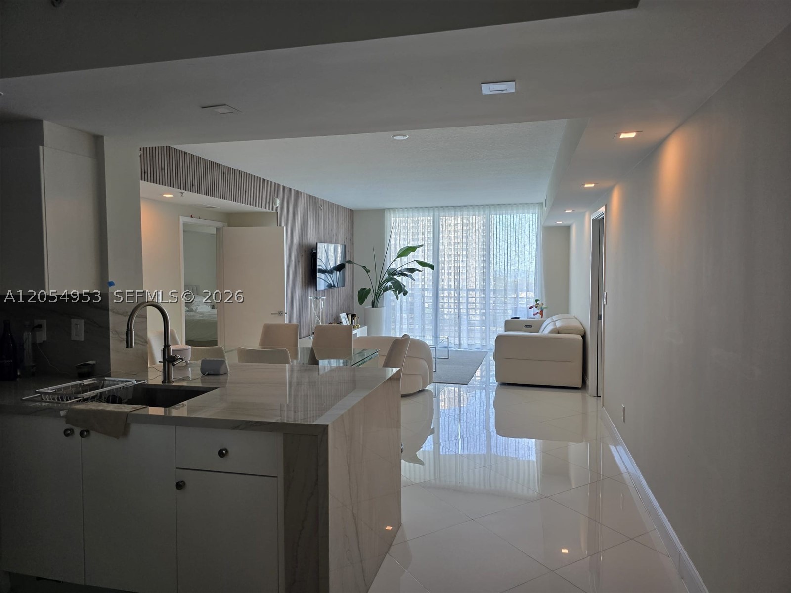 335 S Biscayne Blvd #907 Miami, FL 33131