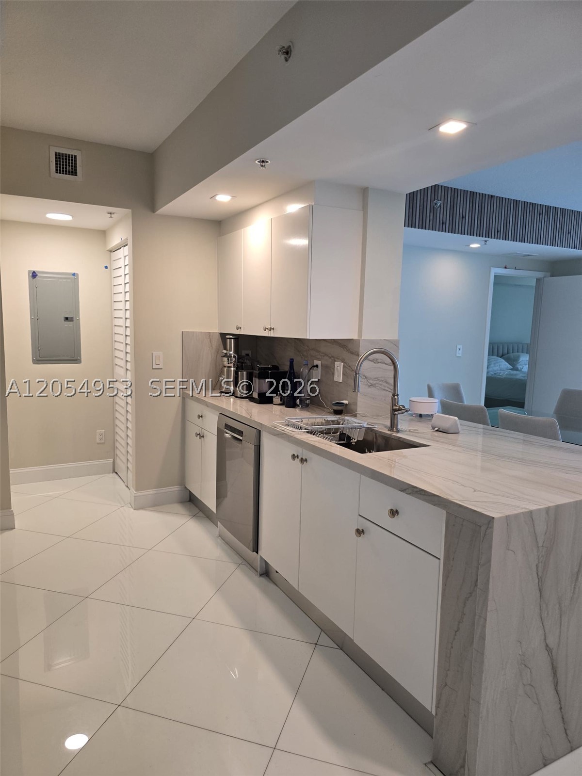 335 S Biscayne Blvd #907 Miami, FL 33131
