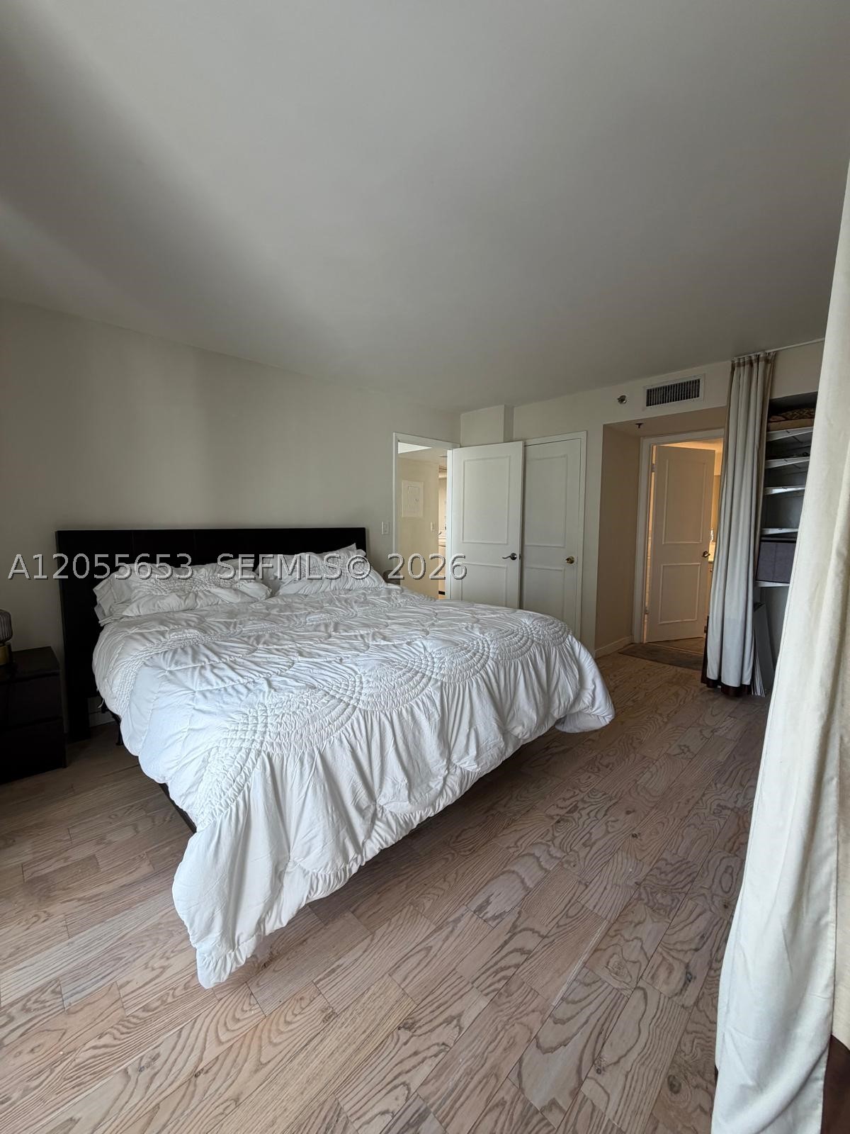 540 Brickell Key Dr #1418 Miami, FL 33131