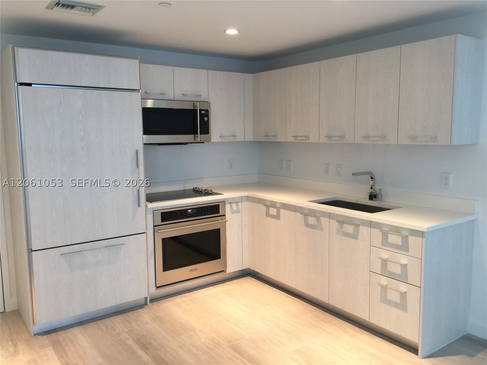 45 SW 9th St #1607