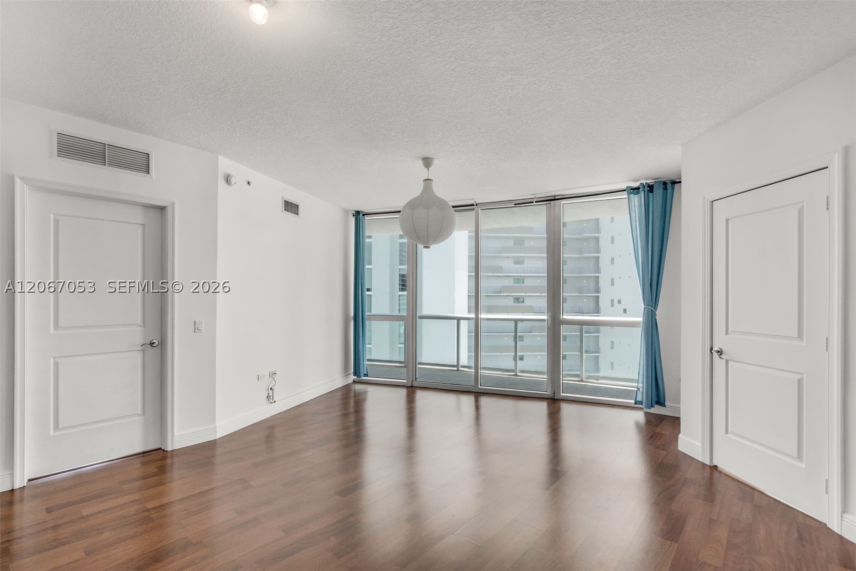 image Platinum Condominium17