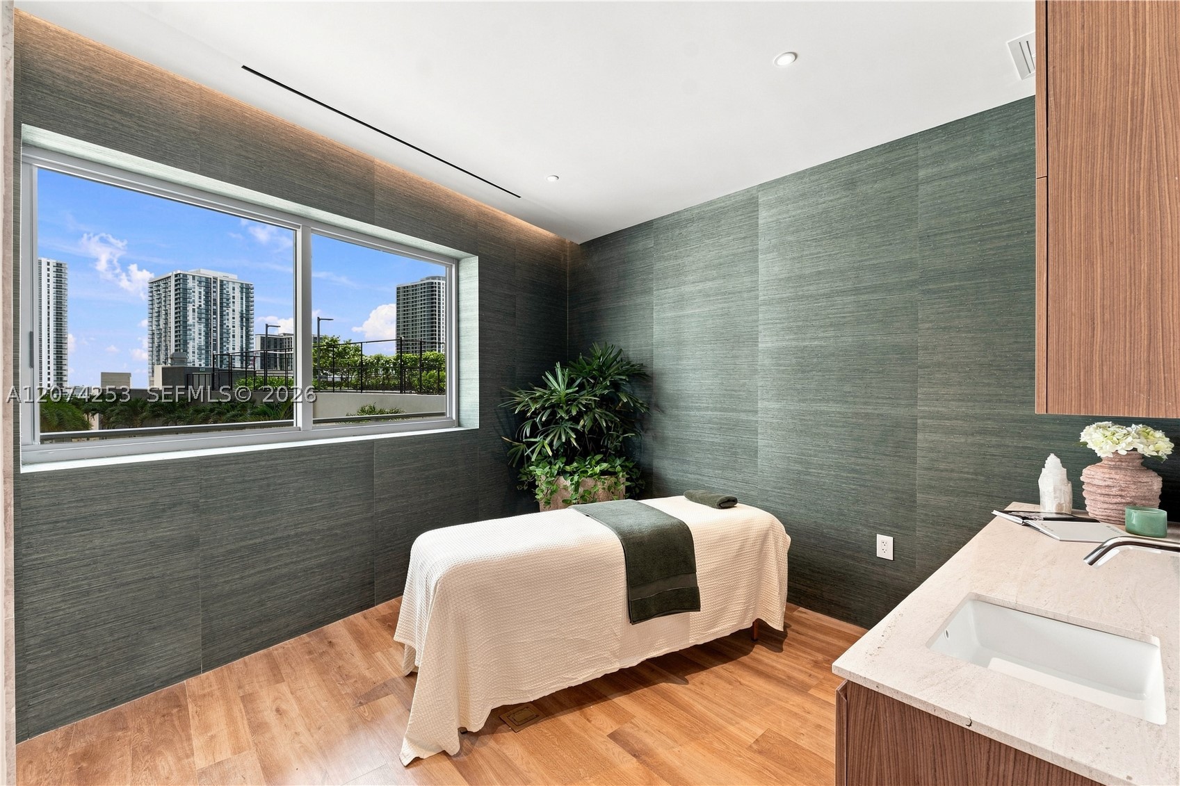 1400 Biscayne Blvd #3201 Miami, FL 33132