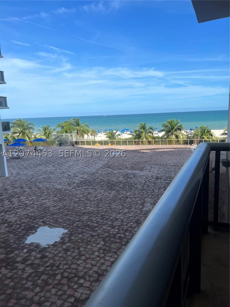 6039 Collins Ave #423
