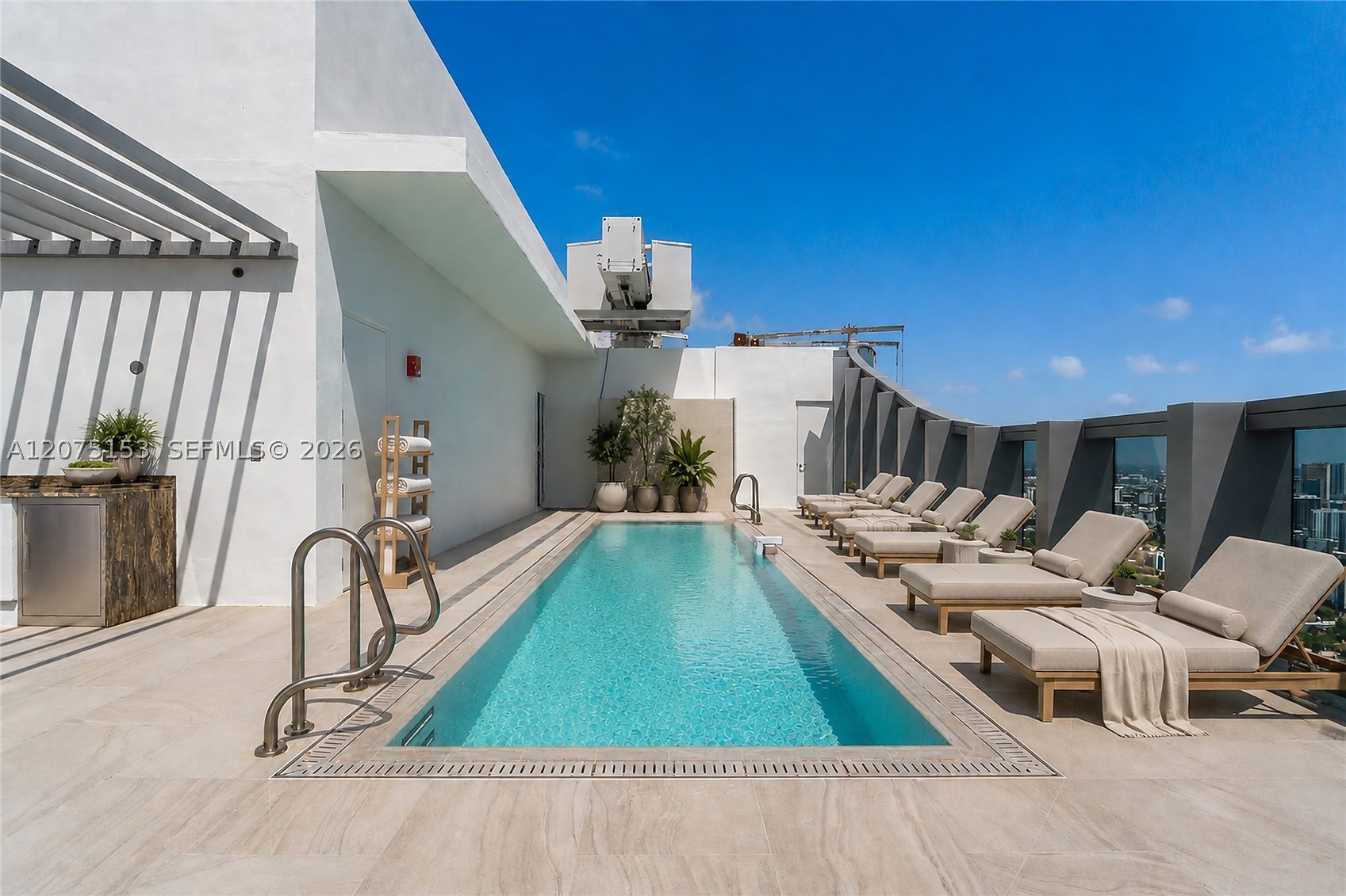 175 SE 25th Rd #UPH01 Miami, FL 33129