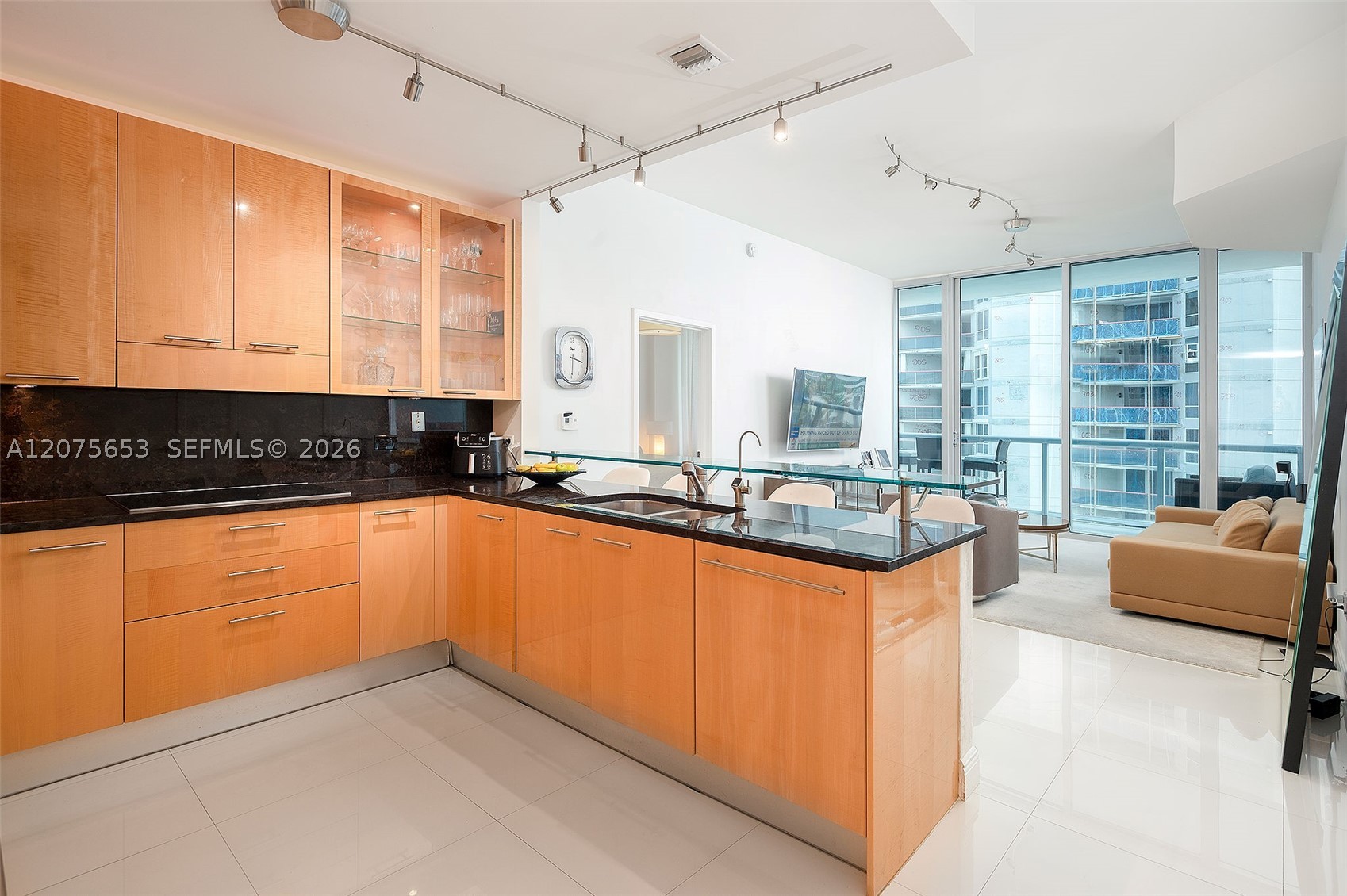 6799 Collins Ave #510