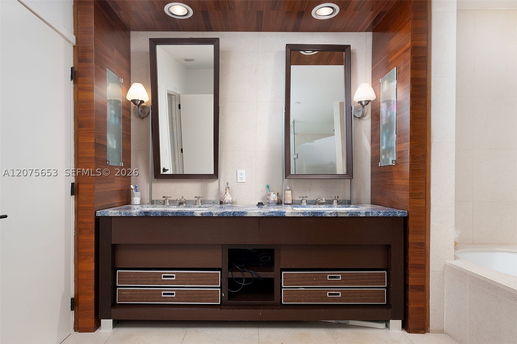 6799 Collins Ave #510 Miami Beach, FL 33141