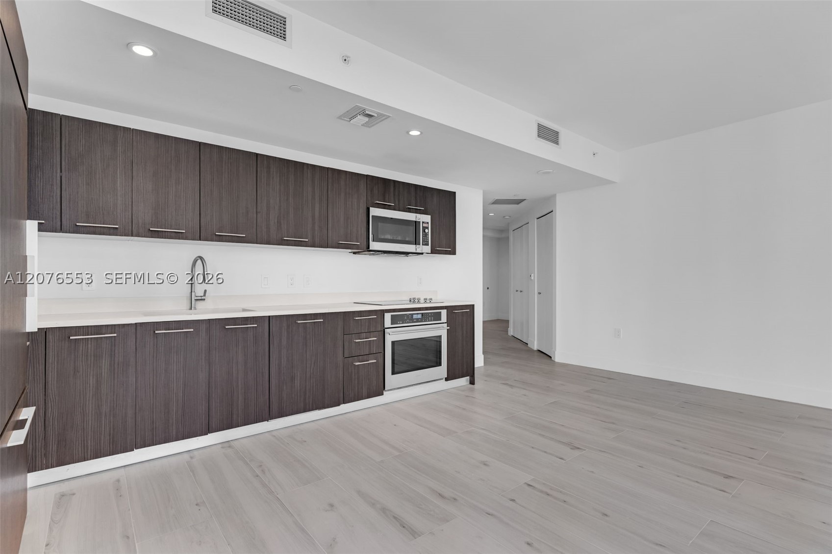 45 SW 9th St #1706 Miami, FL 33130