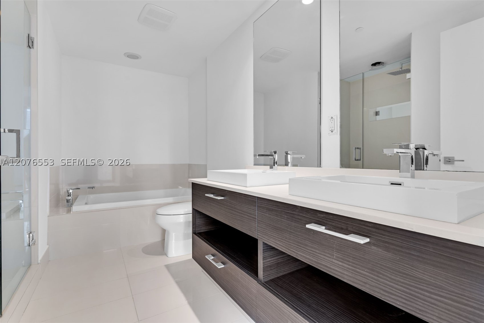 45 SW 9th St #1706 Miami, FL 33130