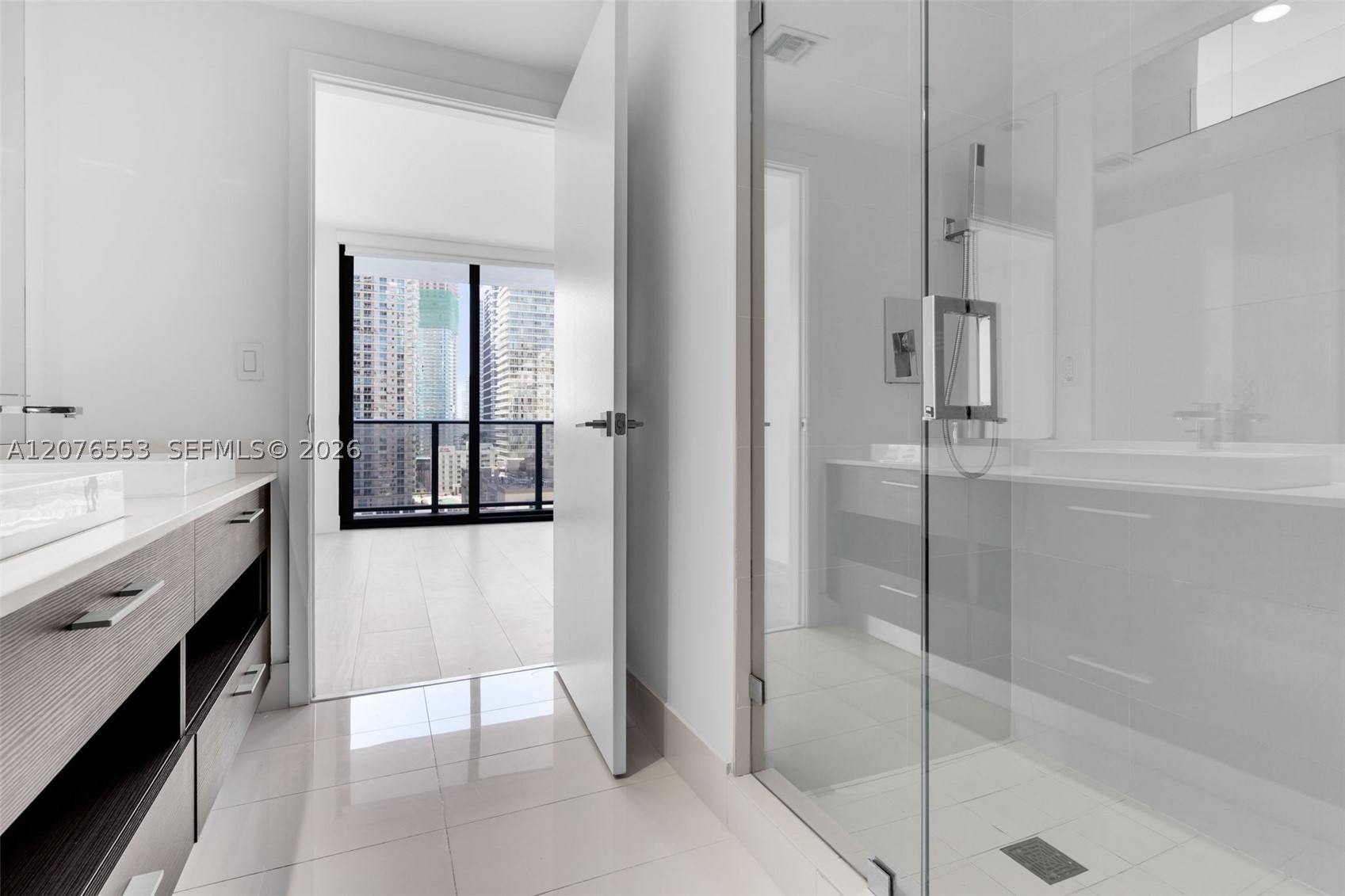 45 SW 9th St #1706 Miami, FL 33130