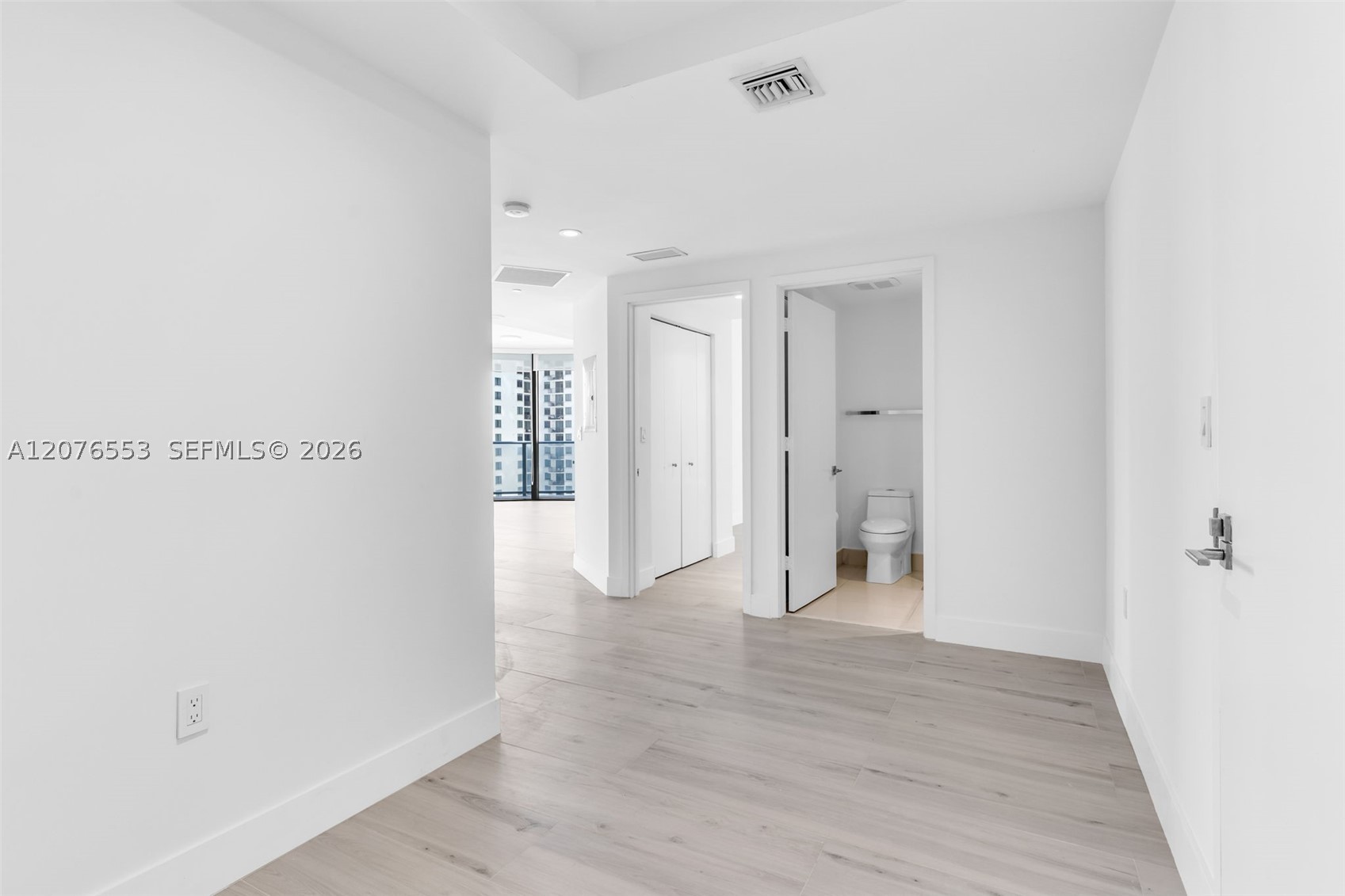 45 SW 9th St #1706 Miami, FL 33130