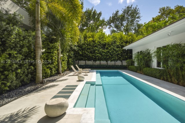 205 S Shore Dr S Miami, FL 33133
