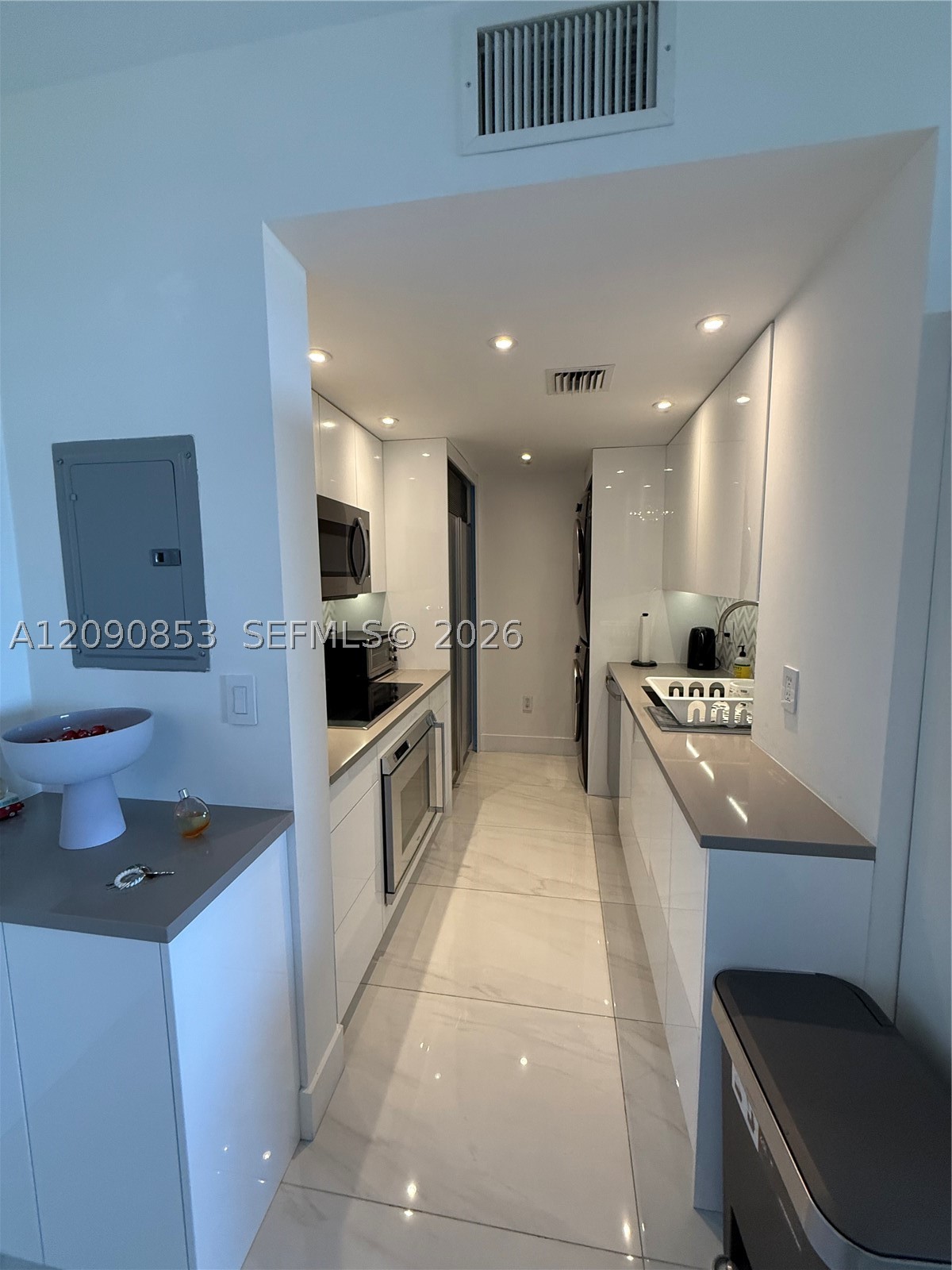 10275 Collins Ave #434