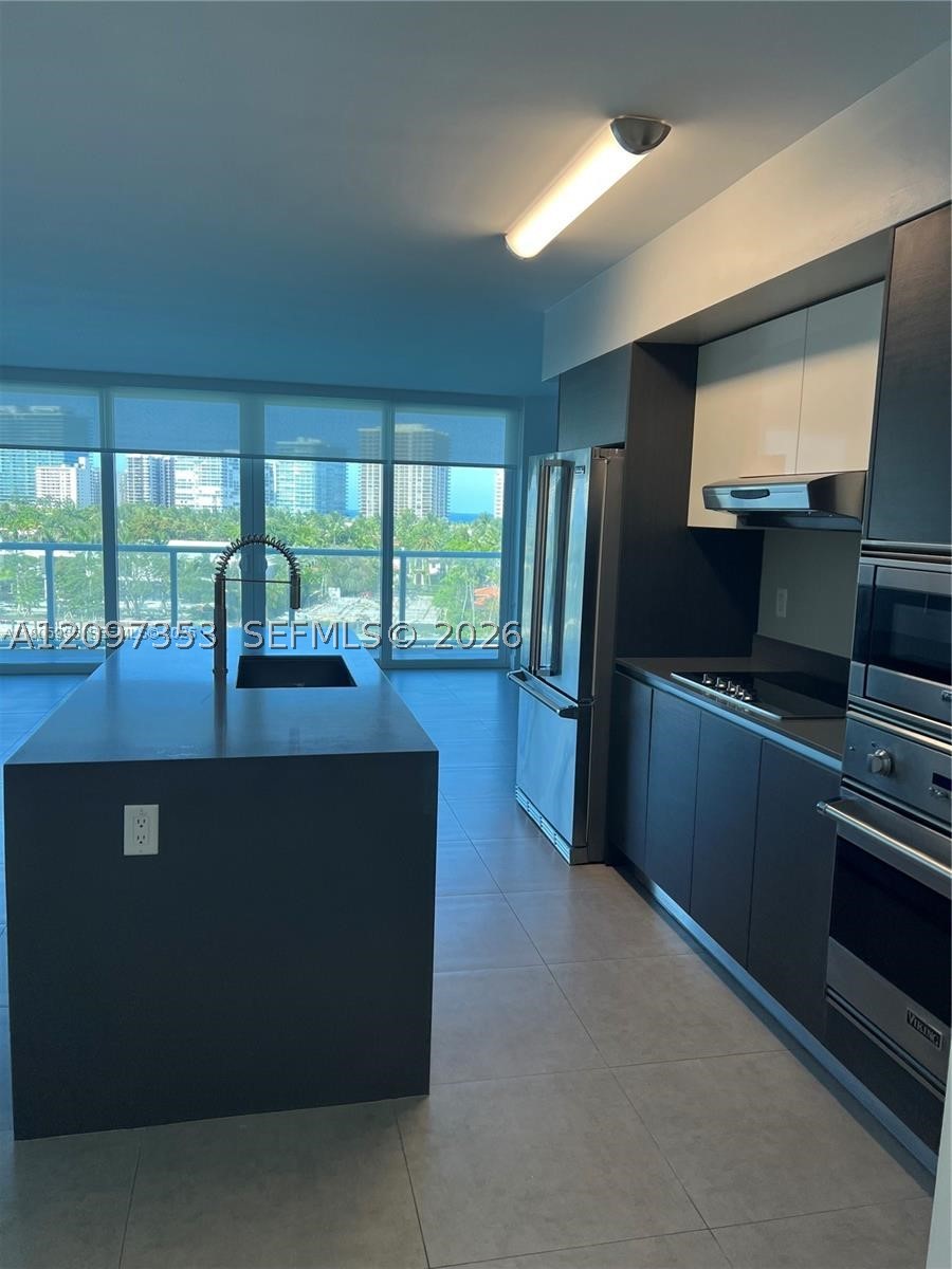 9821 E Bay Hbr Dr #805