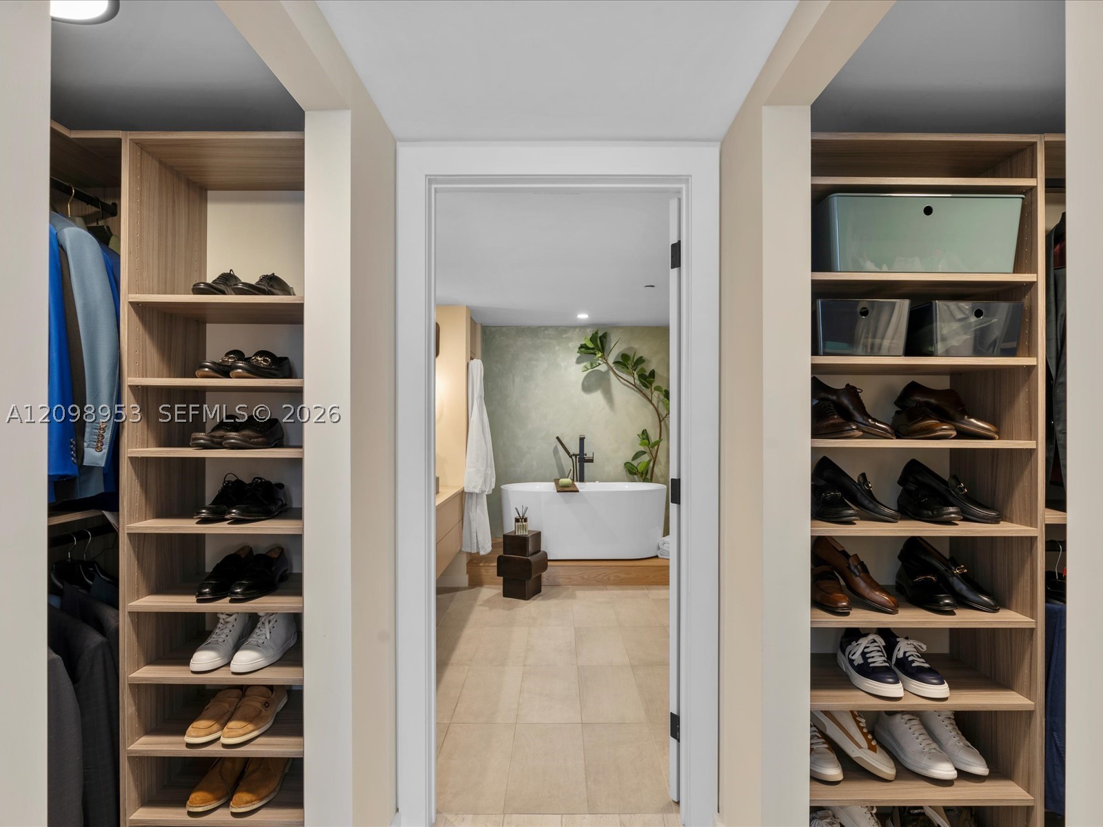 image Icon Brickell I28