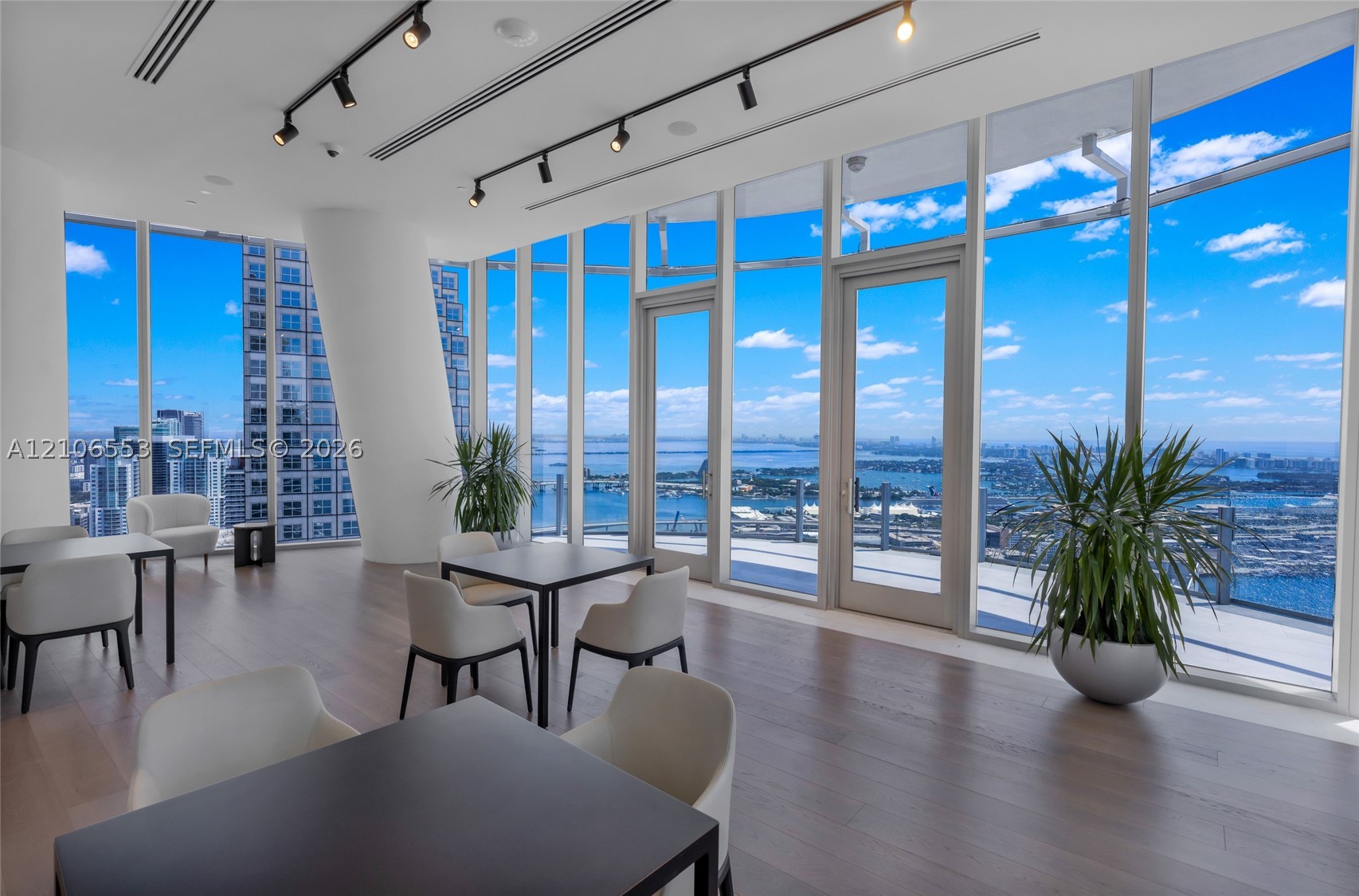 image Aston Martin Residences64