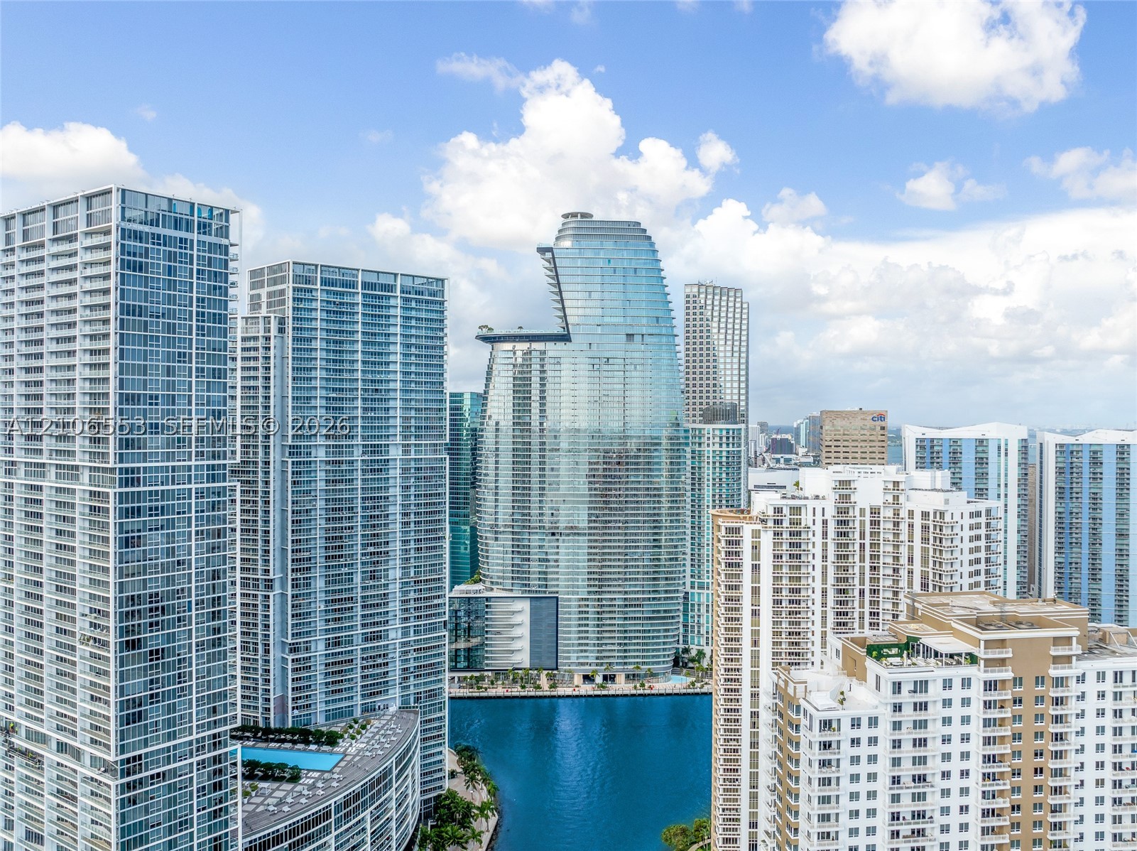 image Aston Martin Residences73