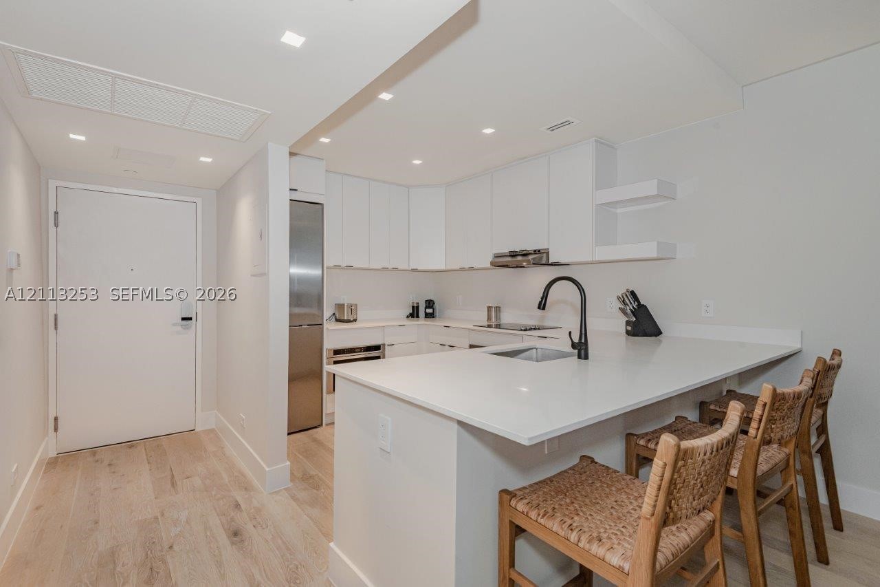 2301 Collins Ave #914