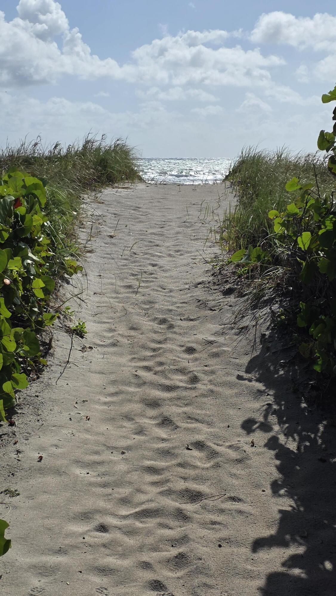 1070 Del Harbour Delray Beach, FL 33483