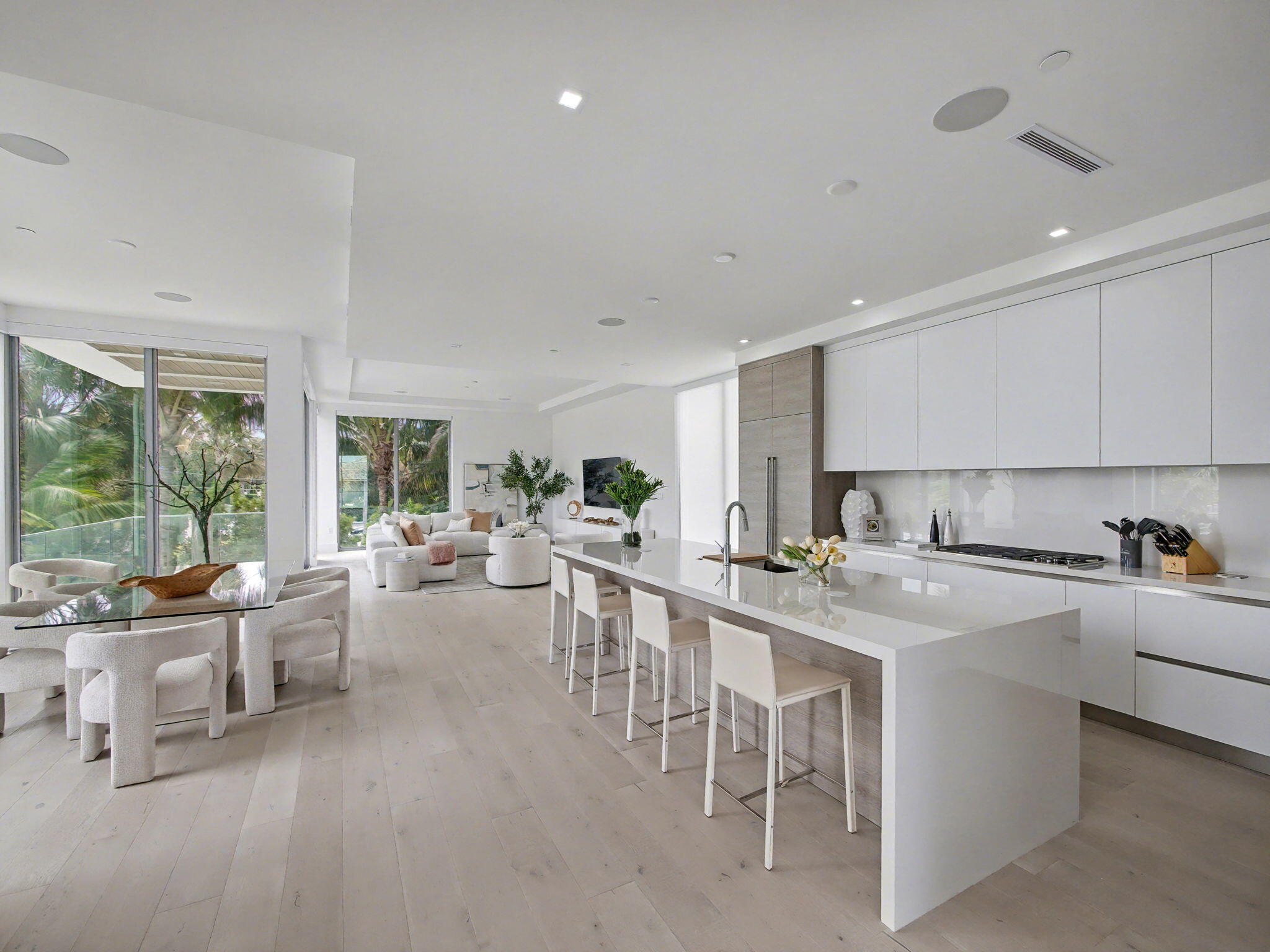 1070 Del Harbour Delray Beach, FL 33483